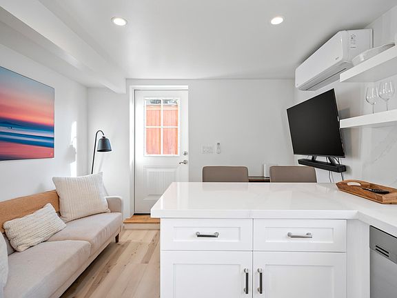 5th image of 2661 C St #2