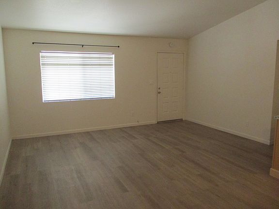 3rd image of 1008 W Malibu Dr
