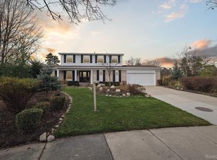 1976 Warbler Ct, Troy, MI 48084