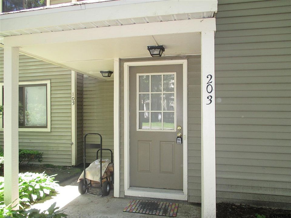 1st image of 203 Grenadier Ct