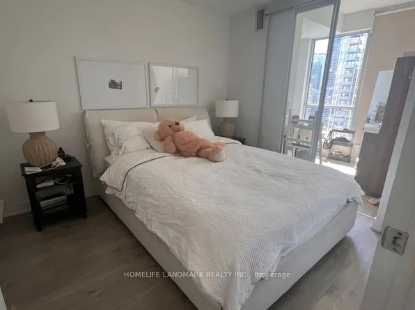 30 Nelson St #1906, Toronto, ON M5V 0H5