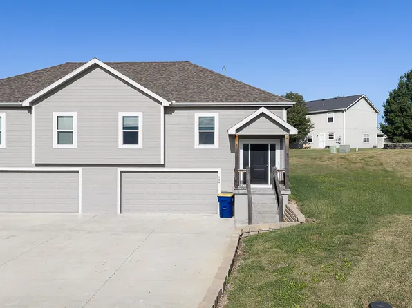 150 S Whilshire Dr, Tonganoxie, KS 66086