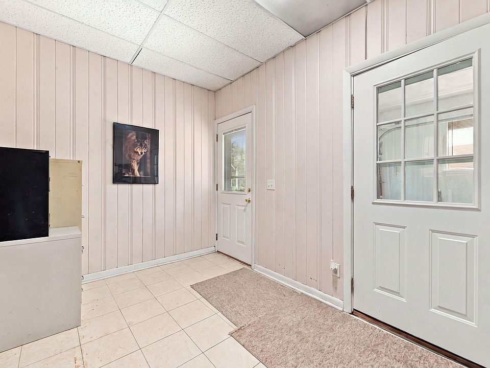 537 N Neeper St, photo 22