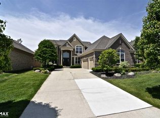 58547 Glacier Clb, Update, MI 48094
