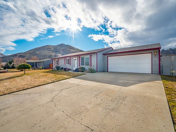 3rd image of 1718 Lincoln Park Cir