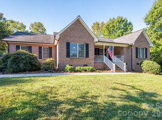 102 Moore St, Lincolnton, NC 28092