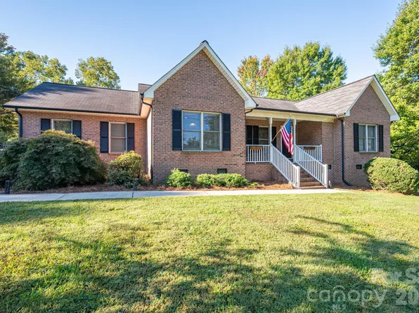 102 Moore St, Lincolnton, NC 28092