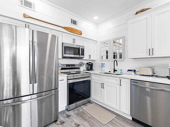 5th image of 145 Spires Ln APT 205
