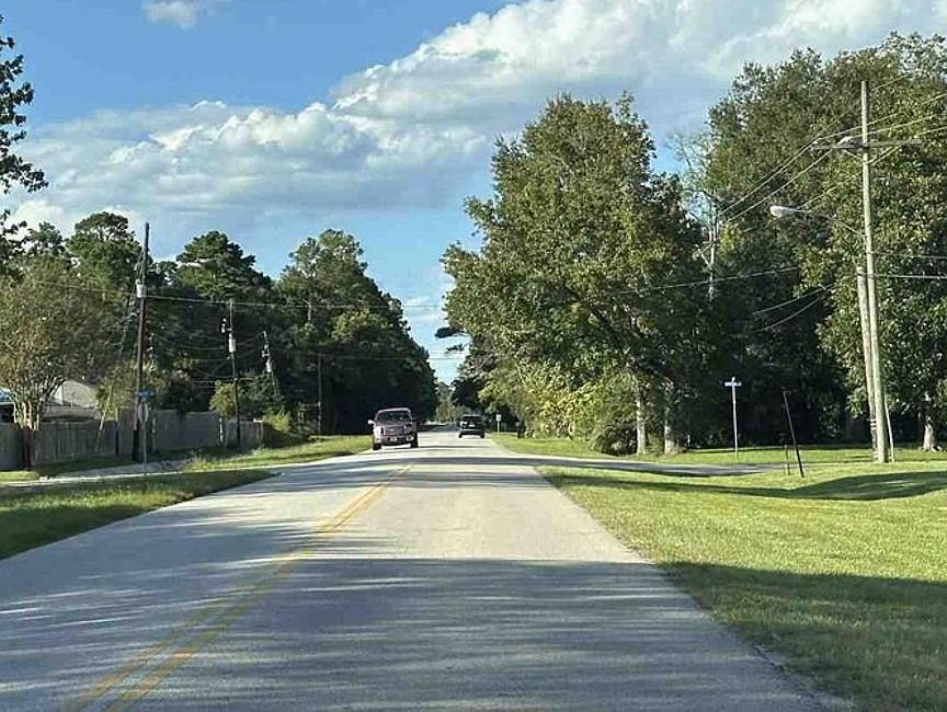 Exterior Neighborhood (street photo)