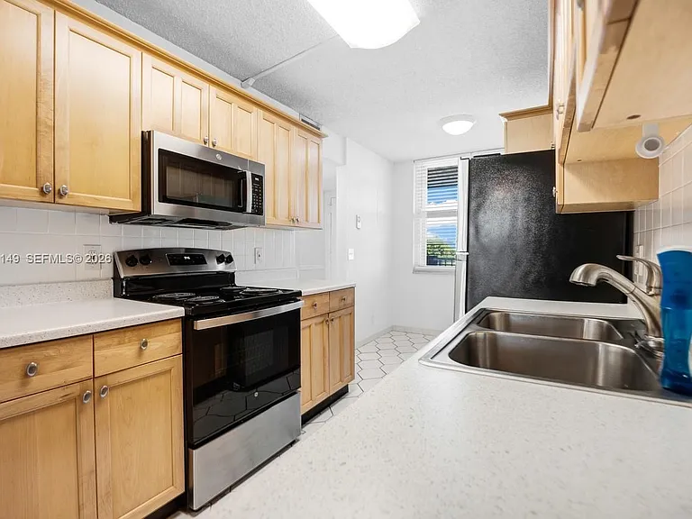 250 Jacaranda Dr #508 — Photo 5