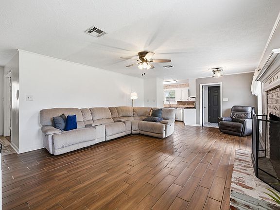 5th image of 3501 Tanglewood Dr