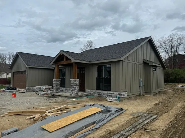 305 Meadowlark Dr, Uniontown, PA 15401