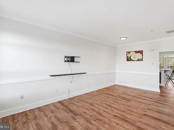 5th image of 9534 Walker Way