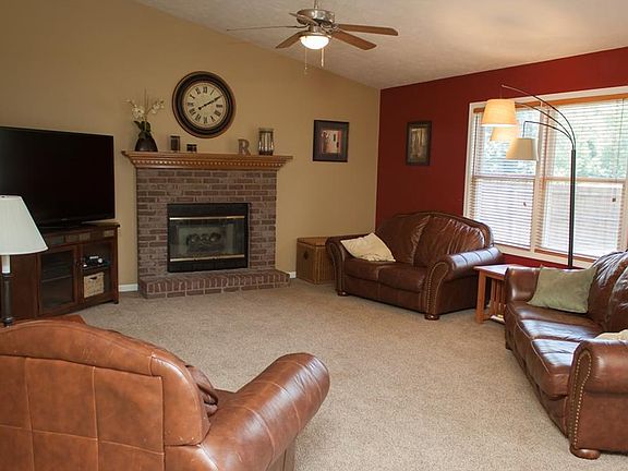 2nd image of 1301 S Drew Ln