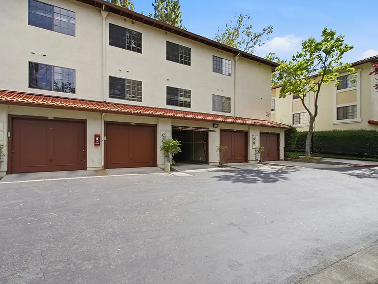 479 Costa Mesa Ter #F — Photo 37