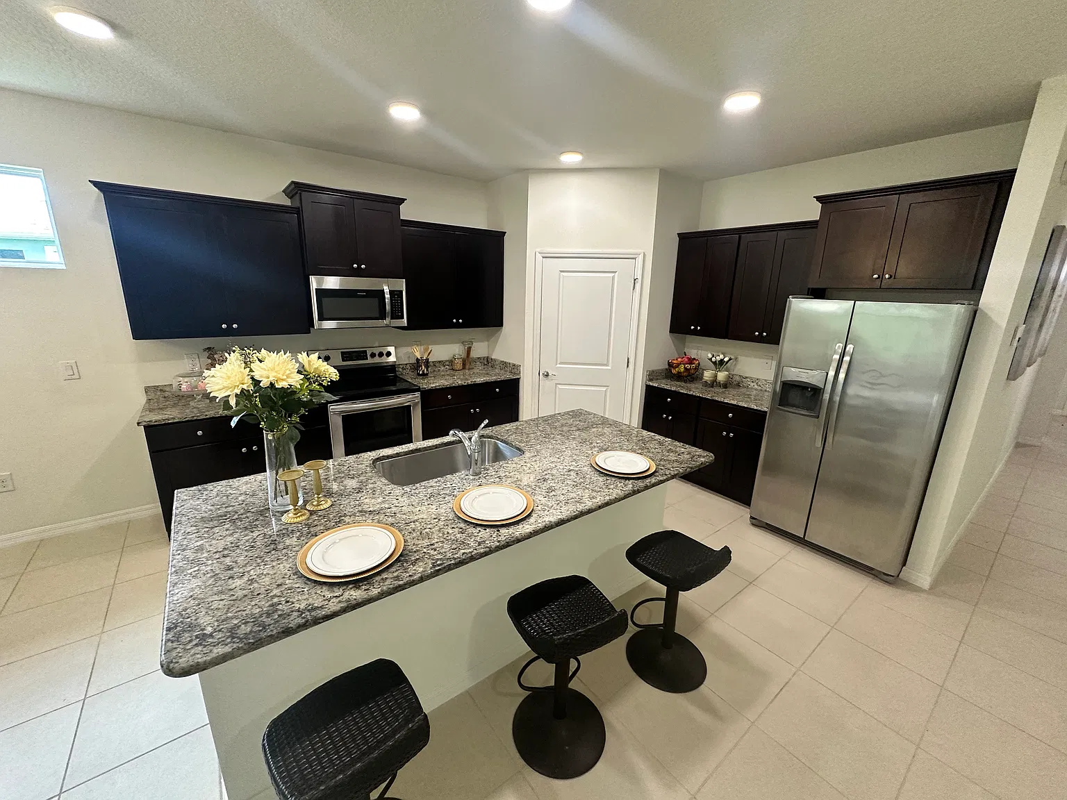 4 bed, 2057 sqft, $2,495 — Photo 2