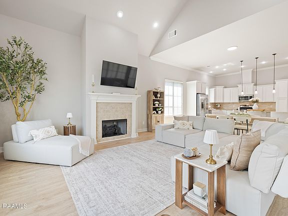 3rd image of 102 Rue Gambetta