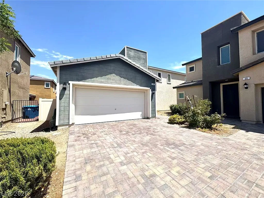 3 bed, 3.0 bath, 2036 sqft, $2,150 — Photo 3