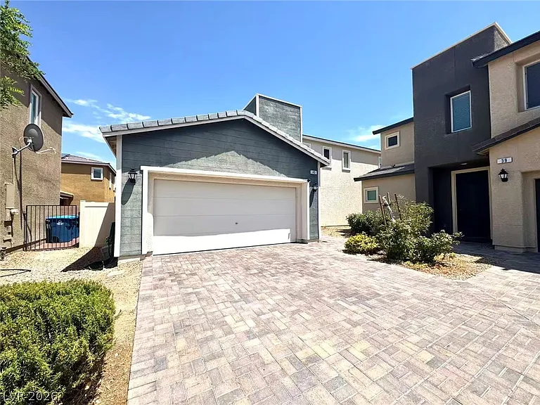 43 Heathrow Lake Ave — Photo 3