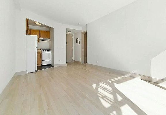 4th image of 410 W 48th St APT 54