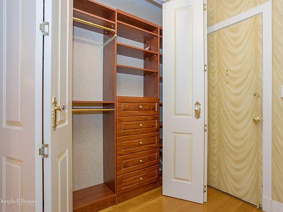 5th image of 12 Hempstead Ave APT 1Q