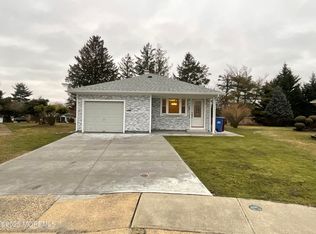 7 Bridgetown Court, Toms River, NJ 08757