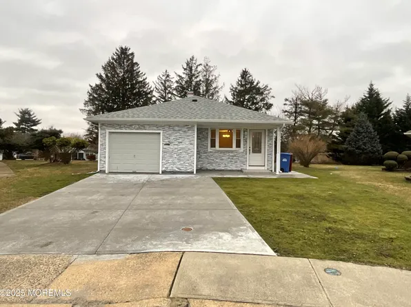 7 Bridgetown Court, Toms River, NJ 08757