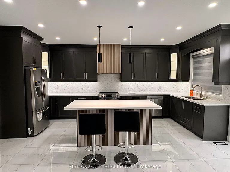 106 Woodward Ave — Photo 5