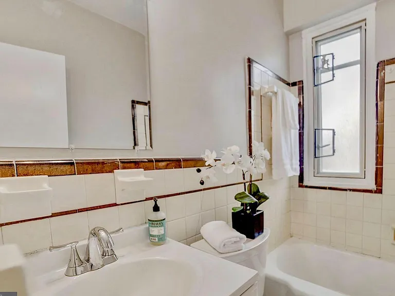 1727 Massachusetts Ave NW #405 — Photo 4