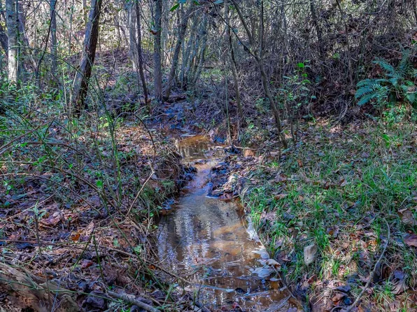 271 Oak Way Dr, Eastanollee, GA 30538