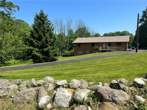 9 Eagles Nest Road, Bloomingburg, NY 12721