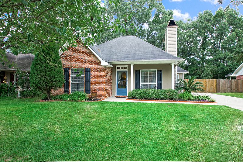 1st image of 18070 Wood Haven Dr