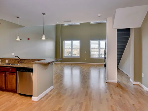 670 Town Center Dr Unit 322, Newport News, VA 23606