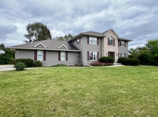 W150N7466 Hidden Meadow Ct, Menomonee Falls, WI 53051