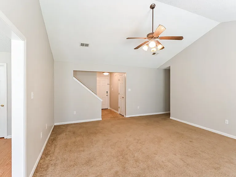 1935 Crescent Ln — Photo 3