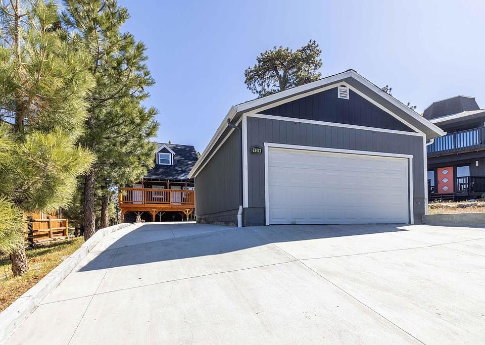 1st image of 721 Villa Grove Ave