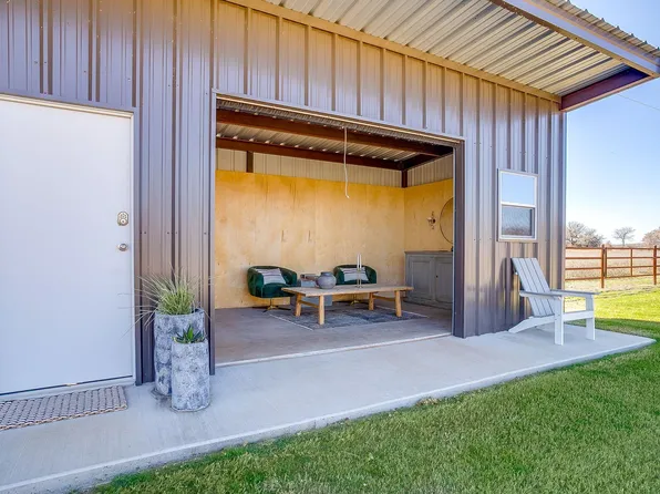 127 Captain Ln, Weatherford, TX 76087