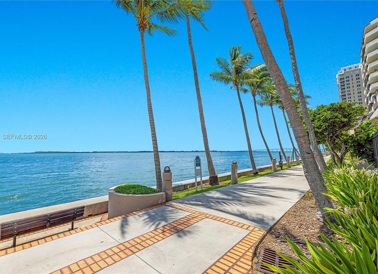 540 Brickell Key Dr — Photo 4