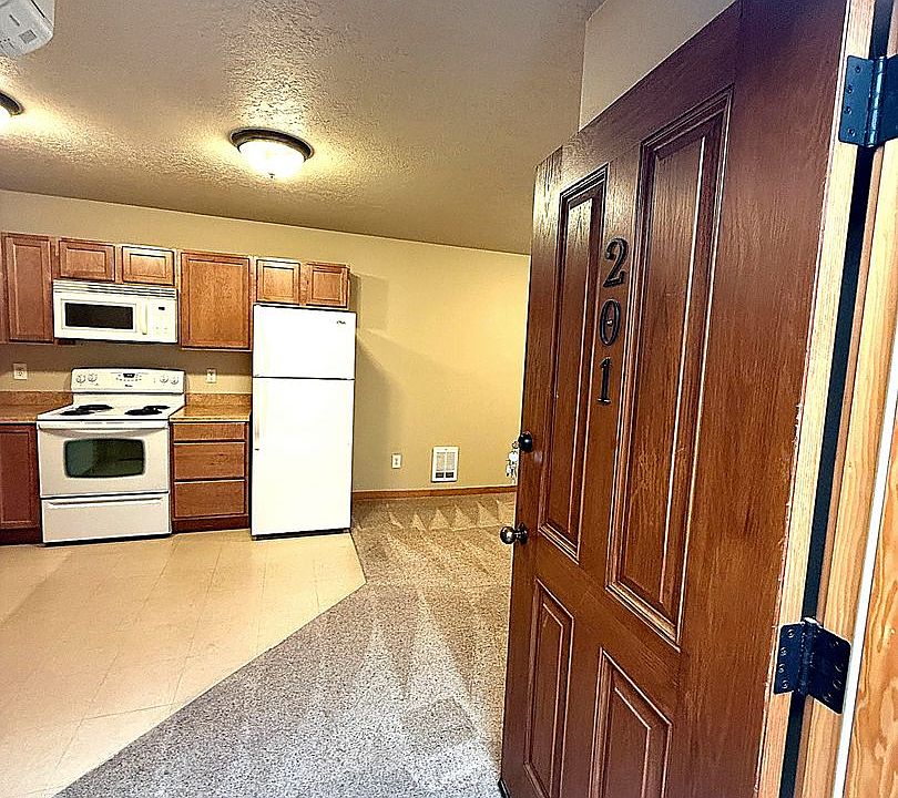 1st image of 502 SW Evergreen Ave APT 201