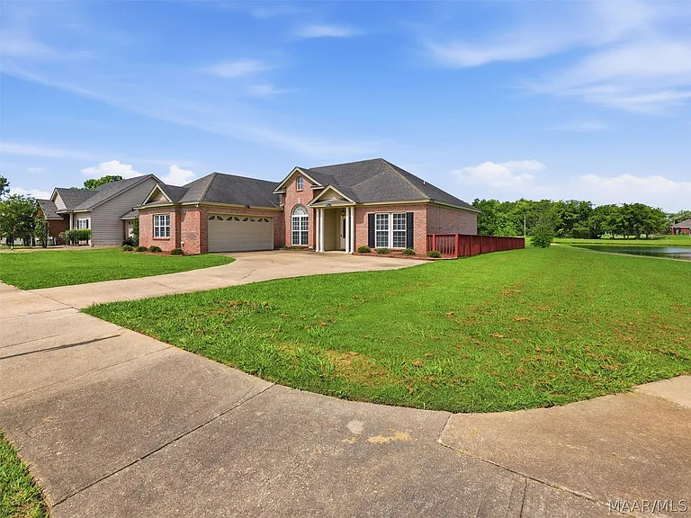 1312 Meadow Glen Rd — Photo 3