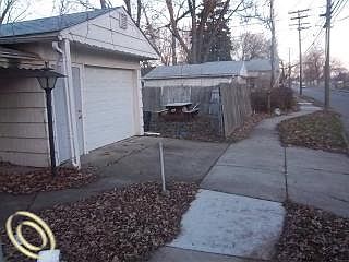 3rd image of 1825 Wordsworth St