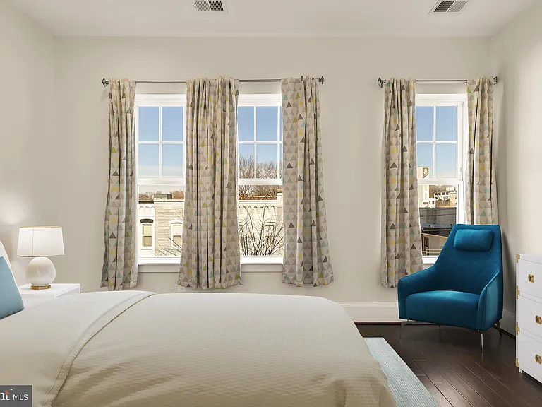1609 Levis St NE — Photo 53