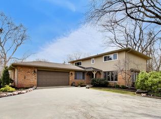 1 Aberdeen Rd, Hawthorn Woods, IL 60047