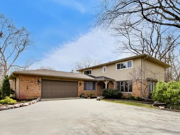 1 Aberdeen Rd, Hawthorn Woods, IL 60047