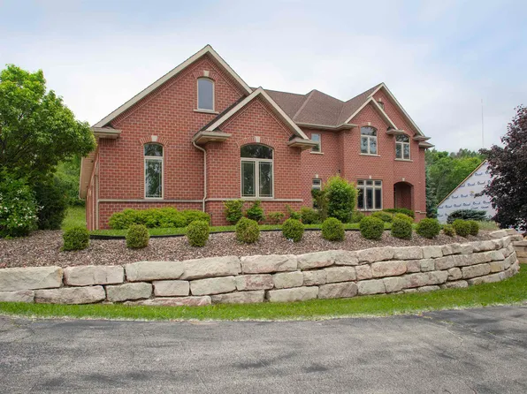 1750 Limestone Trl, De Pere, WI 54115