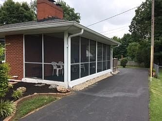 2nd image of 1916 Meadowcreek Dr