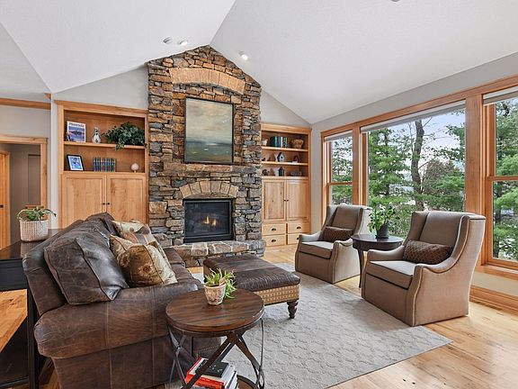 4th image of 2121 Crestview Dr