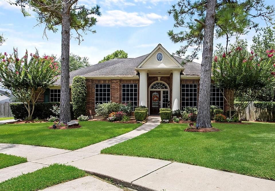 1st image of 602 Lake Forest Dr