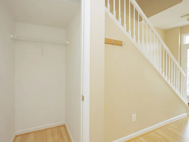 500 Monroe Point Dr — Photo 8