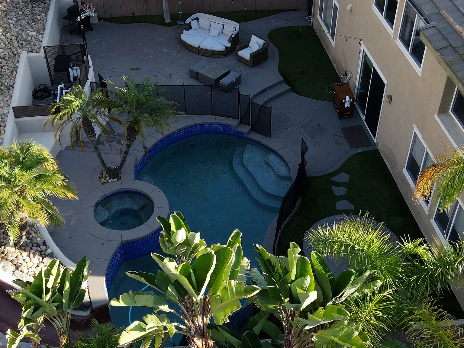 4 bed, 4.5 bath, 3276 sqft, $9,500 — Photo 3